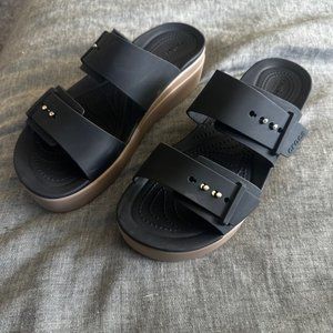 Crocs Brooklyn Low Wedge Sandal - Navy Size 9